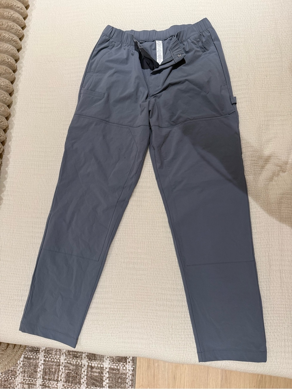 ALO Yoga Men's Elastic-Waist Joggers in Slate